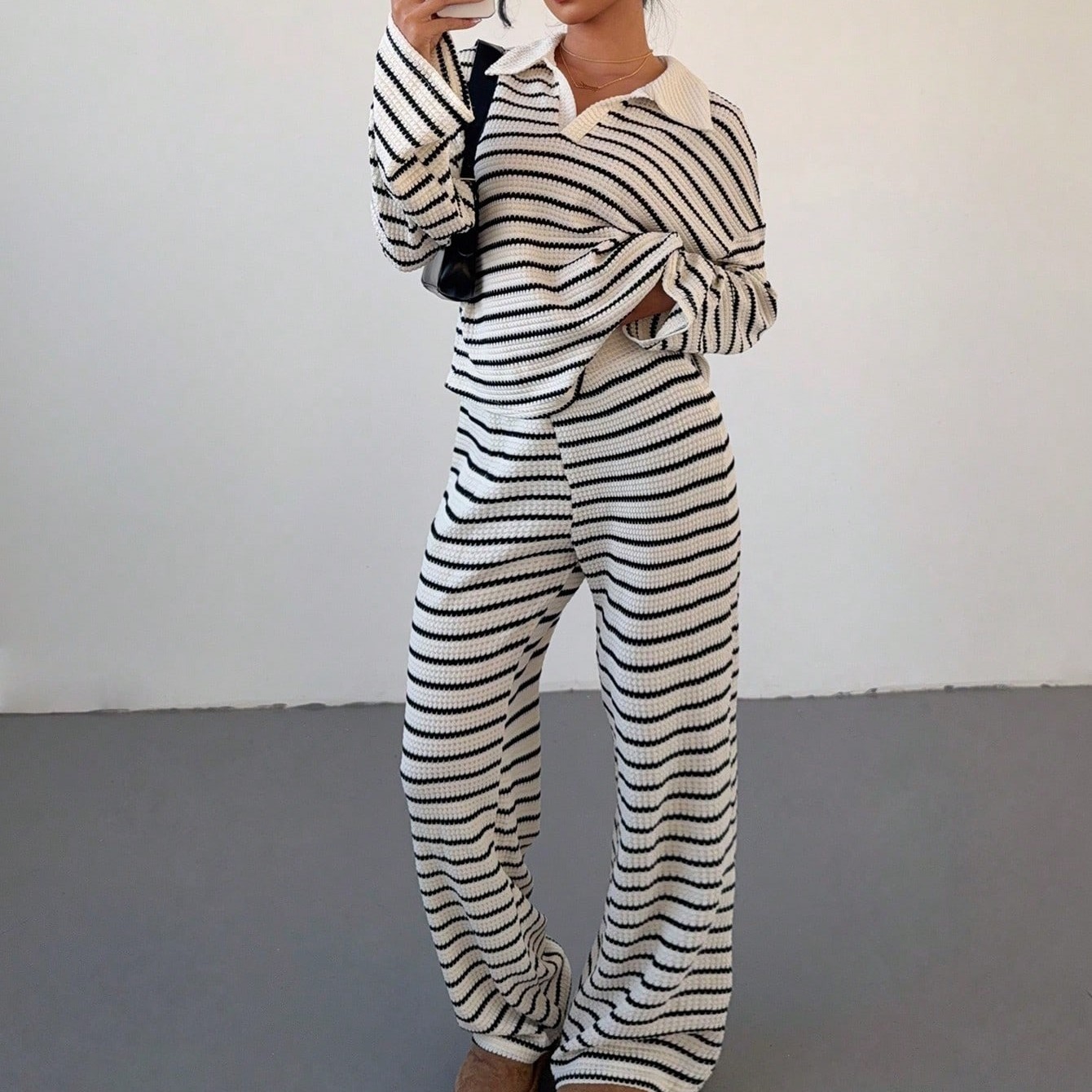 T-shirt And Elastic Waist Striped Pants